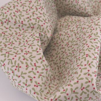 MERRY LITTLE CHRISTMAS- MISTLETOE CREAM- BY TILDA