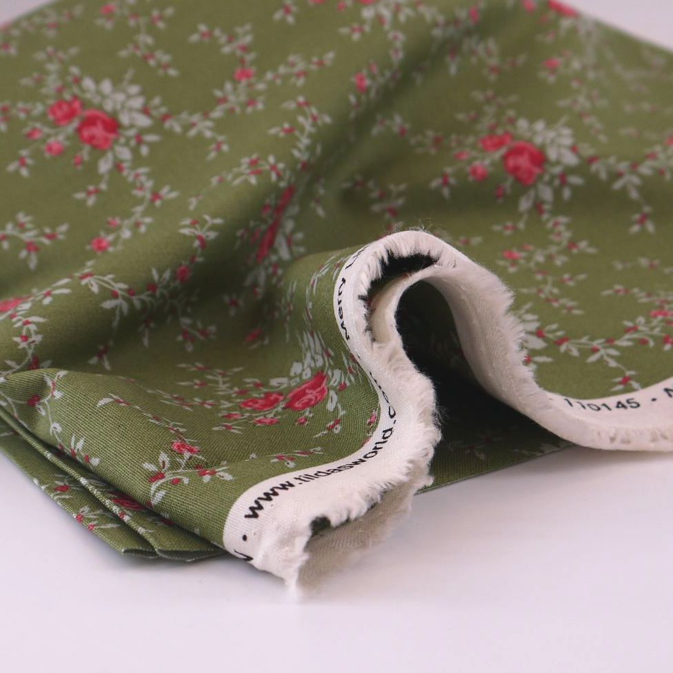 MERRY LITTLE CHRISTMAS- NOEL MOSS- BY TILDA