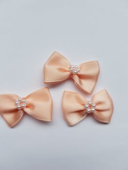 Peach Bow with Bead Centre (Pack of 6)