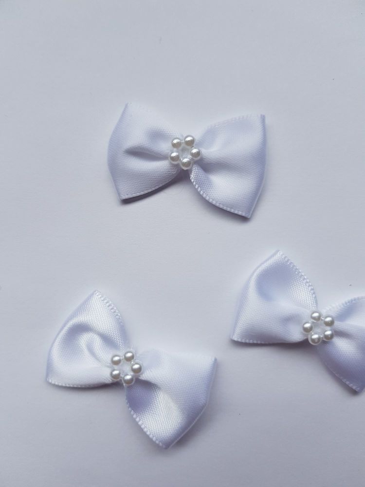 White Bow with Bead Centre (each)