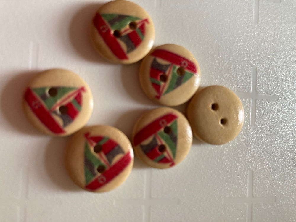 Wooden Yacht Buttons 15mm (Pack of 10) Green/ Red