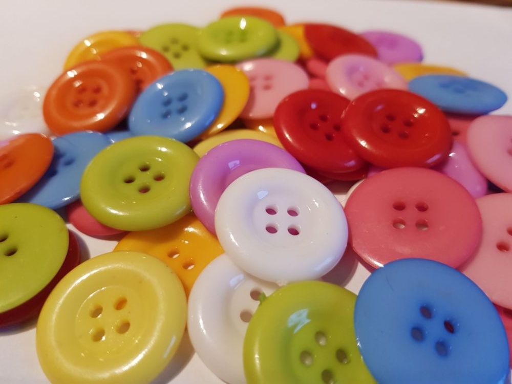 Buttons -   by Colour 