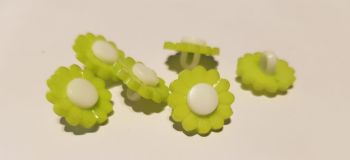 Green Daisy/Flower Button 17mm (Pack of 12)