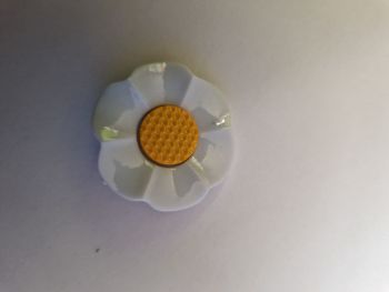 Daisy Button 40mm (each)