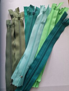 Bargain Pack 12 Zips- as shown- Size approx 14-19cm