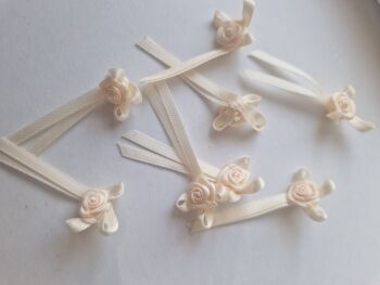 Cream Bow - Rose Centre - Pack of 8