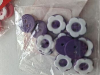 Purple / White Flower Buttons (Pack of 12)