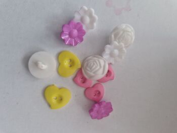 Mixed Flower / Heart Buttons (Pack of 12)