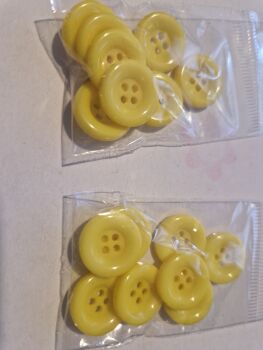 Yellow 4 hole / Raised edge Buttons 16mm (Pack of 8)