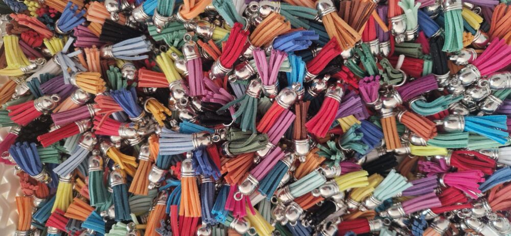 Tassles - Random Mix of colours (25 tassles)