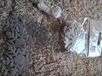 Snowflake Garland 2 metres approx 30 snowflakes