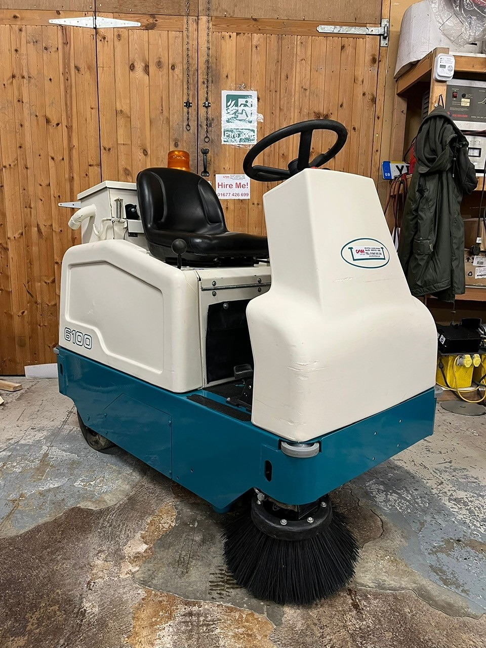Tennant 6100 Ride On Sweeper