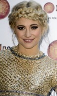 pixie-lott-performs-christmas-carols-with-local-primary-school-children-in-