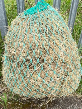 2.5ft  extra strong hay bag made with super soft twine