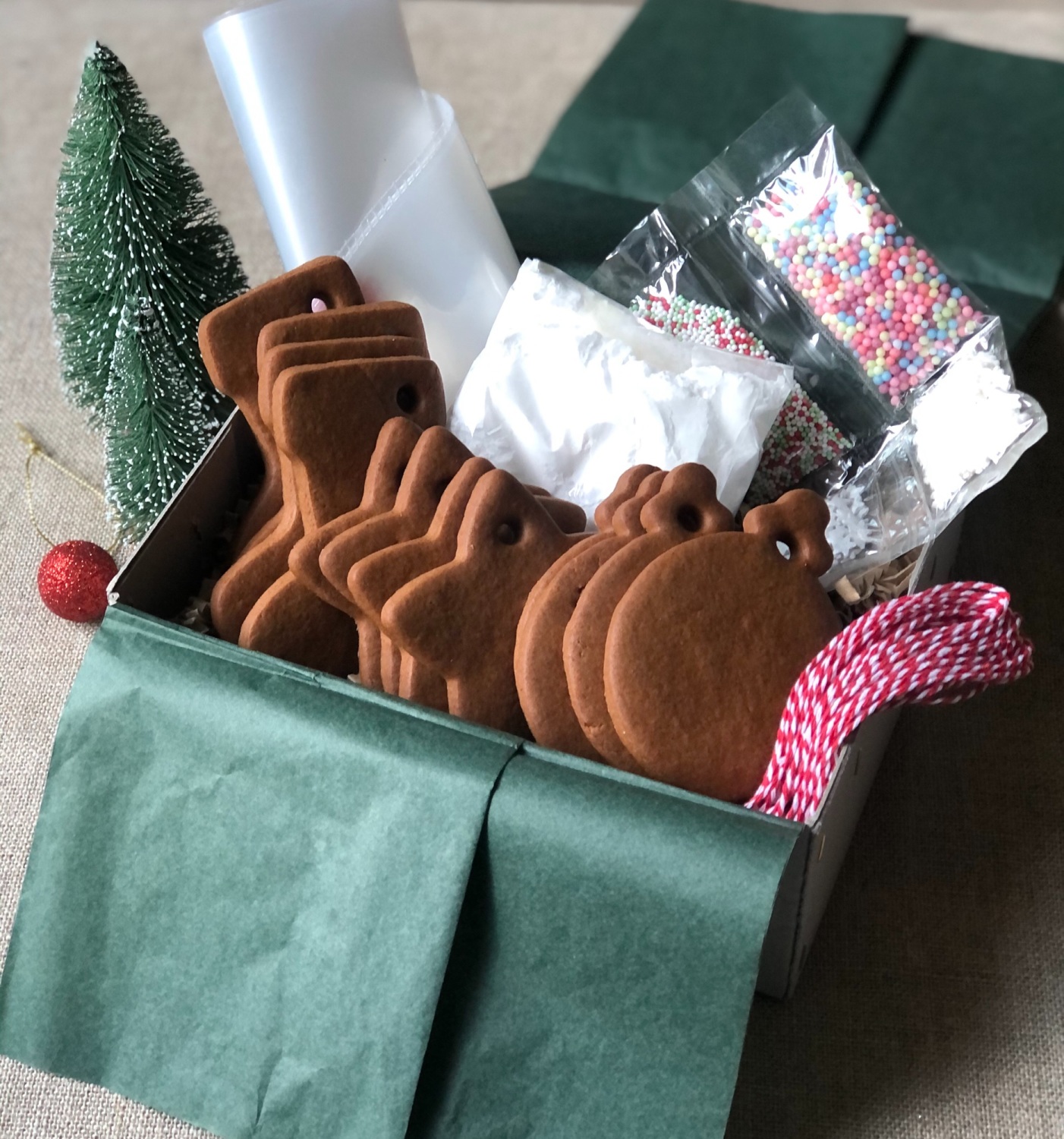 Gingerbread Tree Decorations kit
