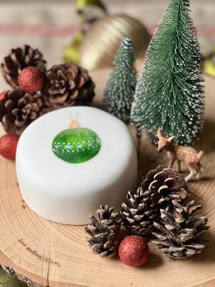 Handpainted Mini Christmas cake 450g