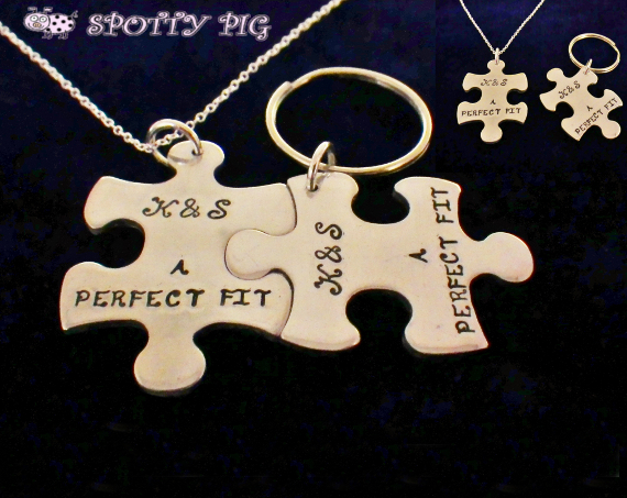 <!-- E05 -->Puzzle Pieces Initials Necklace & Keyring Couples Set