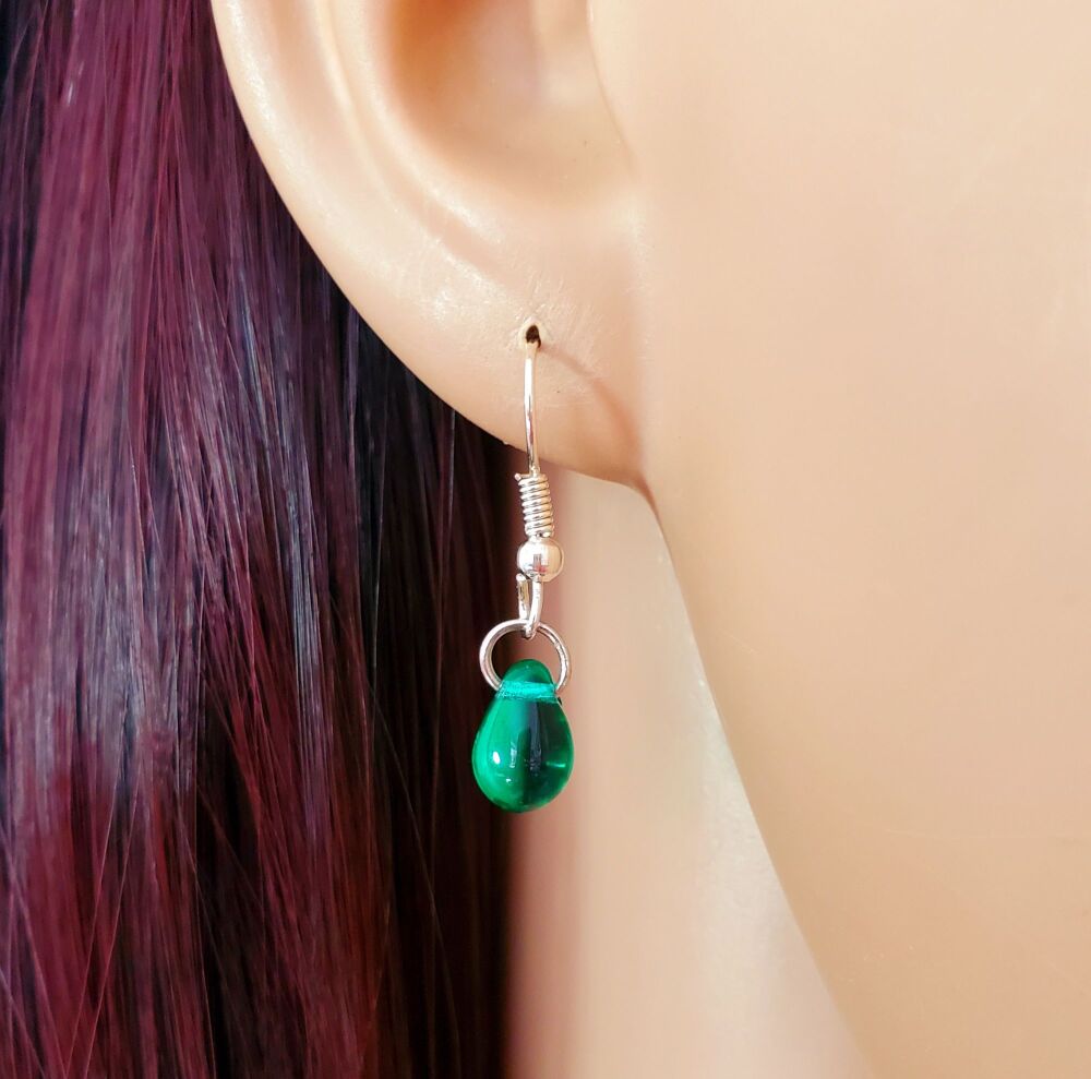 <!-- E12 -->Emerald Green Glass Teardrop Sterling Silver Hook Earrings Hand