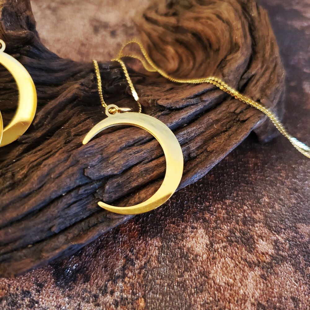 Crescent Moon Necklace Gold Celestial Statement Serpentine Chain Eye Catching Anti tarnish Gift Xmas