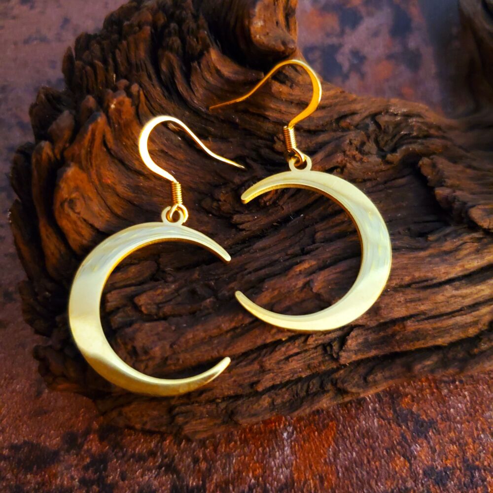 Crescent Moon Necklace Gold Celestial Statement White Beaded Chain Eye Catching Anti tarnish Gift Xmas