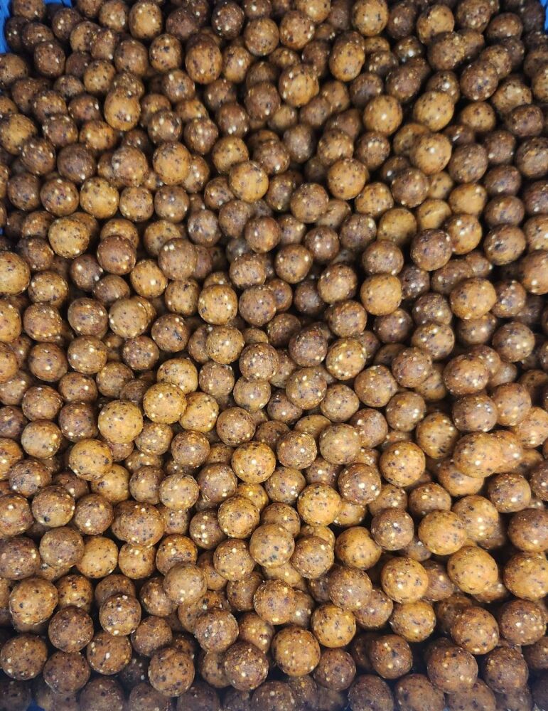 Eat me Baits 3 x kilo Shelflife Monster Crab 16mm Boilies