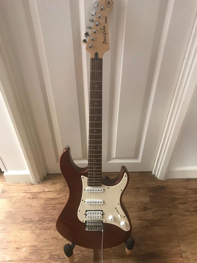 Yamaha Pacifica Electric Guitar (Pre-Owned)
