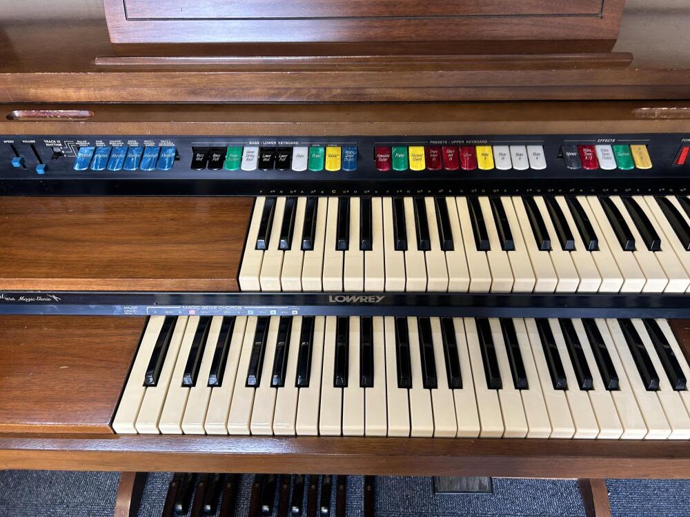 Lowrey Festival Organ with Magic Genie