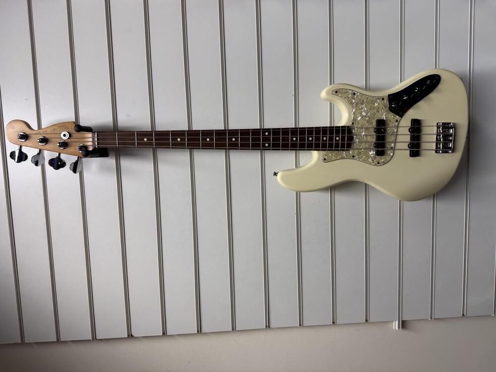 Fender USA Jazz Bass - Vintage Cream N564119