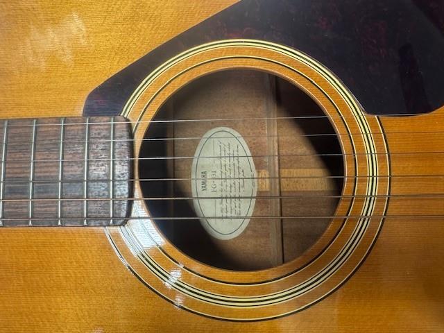 Yamaha FG331 Acoustic Guitar