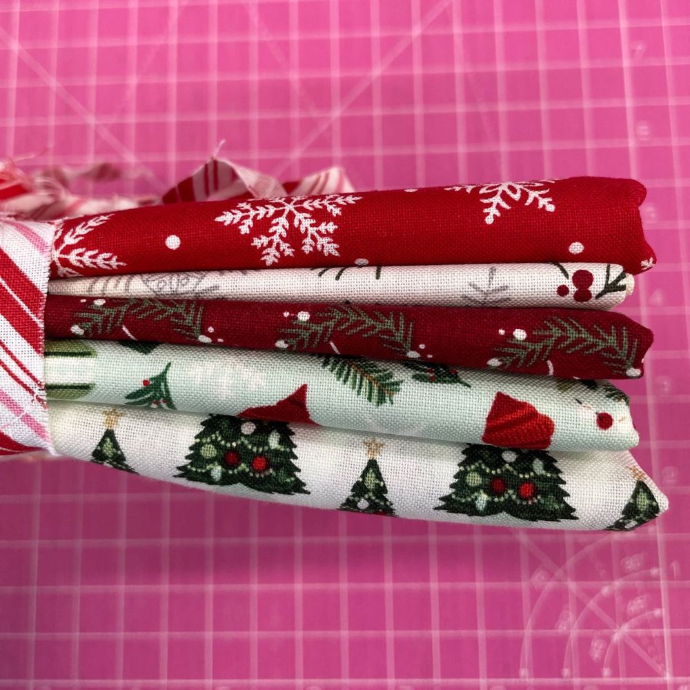 DESTASH Bundle Traditional Christmas Festive 5 Cotton Fabric Bundle Cloth S