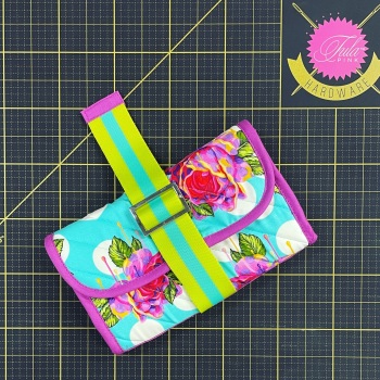 PRE-ORDER LJ Bag Makers Club - By Annie Stash and Dash Individual Pouch Kit - Tula Pink Painted Roses FREE UK SHIPPING