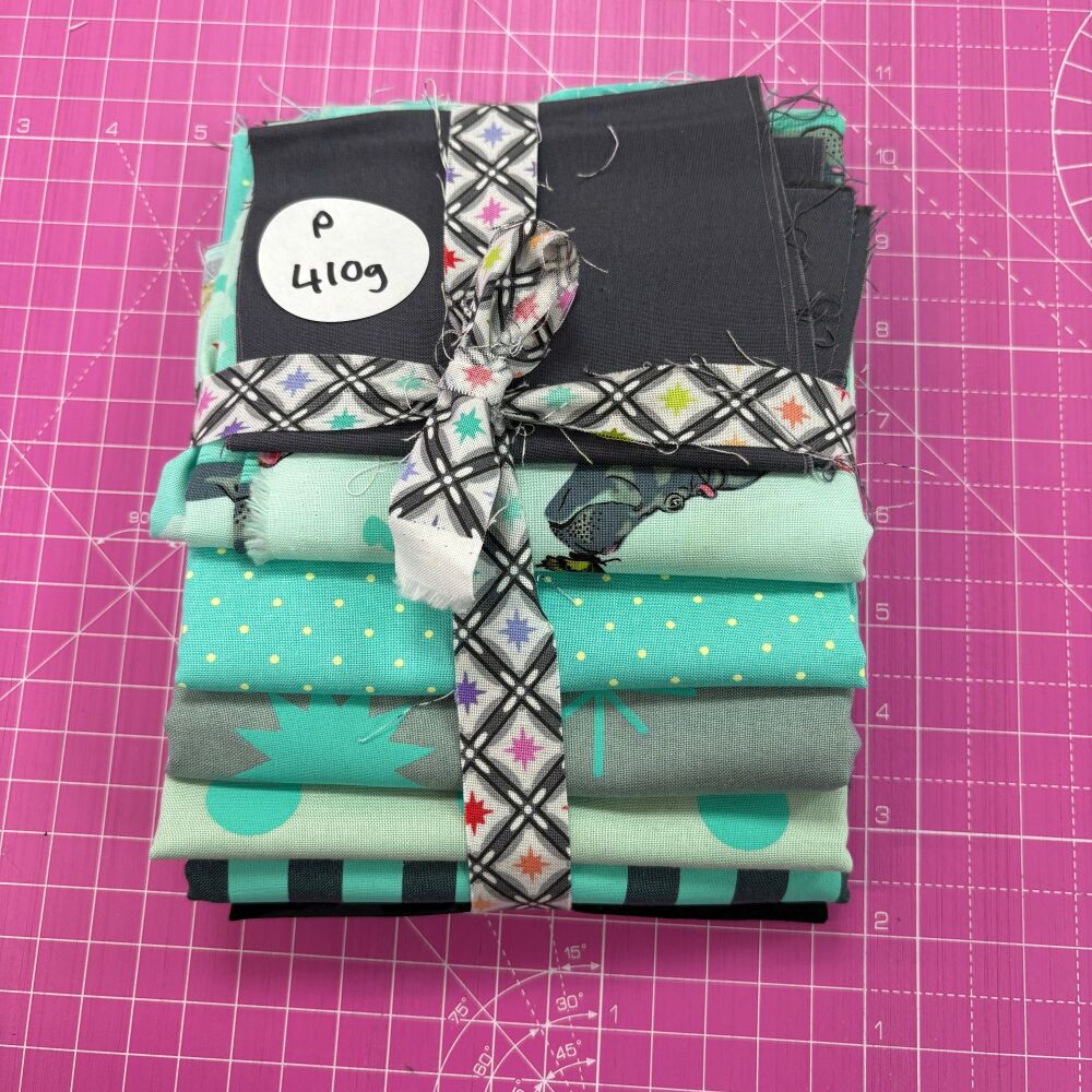 Tula Pink Scrap Pack P 410g Stash Starter - Turquoise