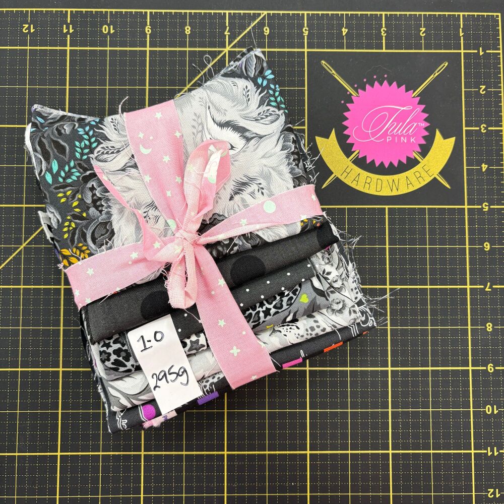 Tula Pink Scrap Pack 1O 295g Stash Starter - GRAYWORK