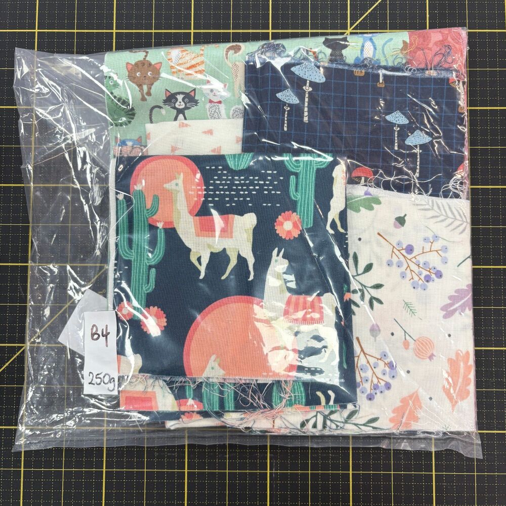 DESTASH Scrap Bag B4 250g Stash Starter Bundle - Navy Mix Prints