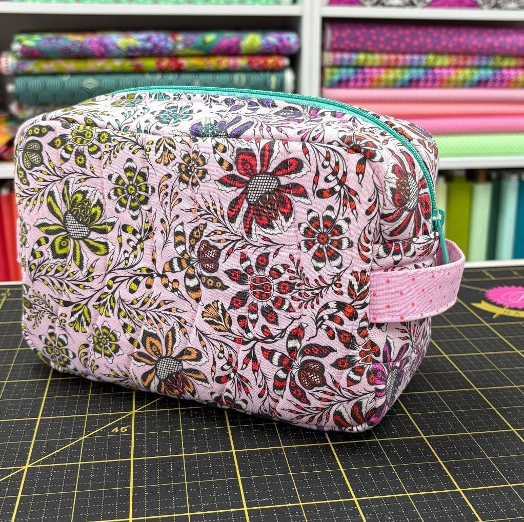 PRE-ORDER MARCH 2026 LJ Bag Makers Club 2.0 - By Annie Easy Does It Pouch Kit - Tula Pink Wild Vine Blush FREE UK SHIPPING