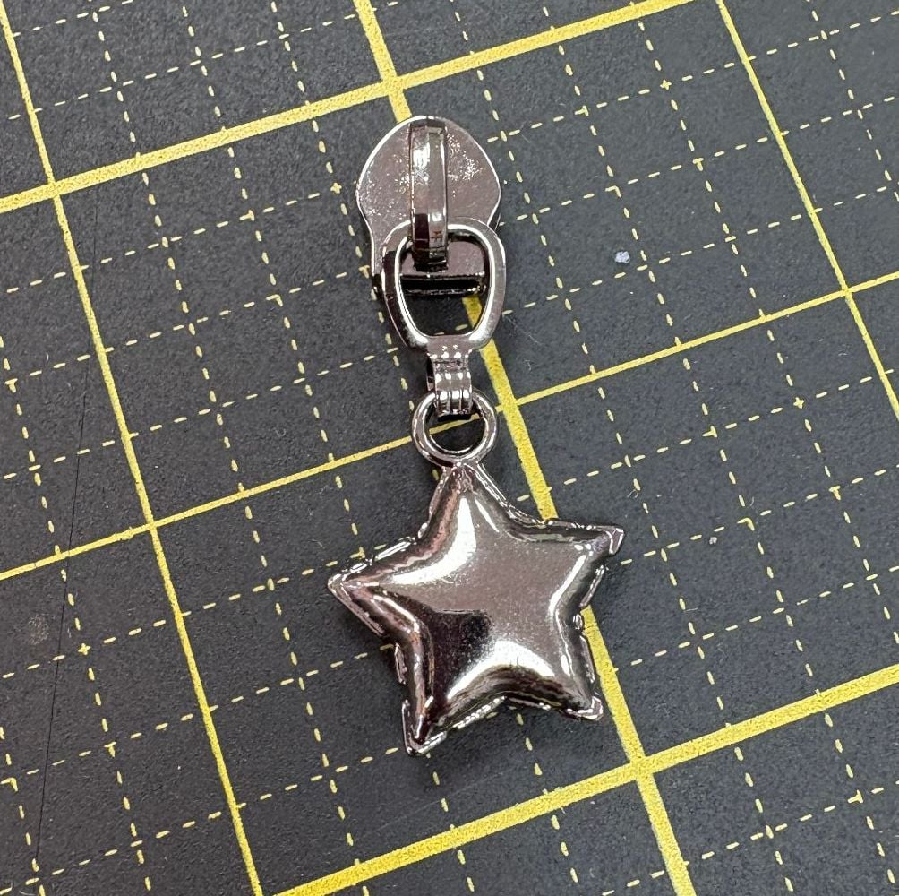 Sew Lovely Jubbly Gunmetal Balloon Star #5 Zipper Pulls - Pack of 5
