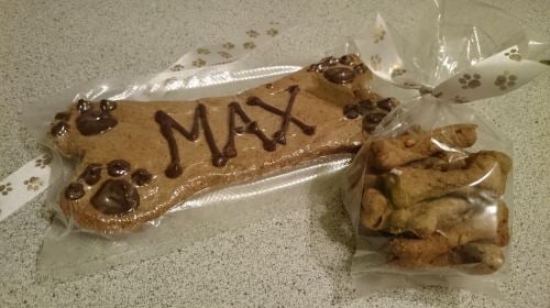 Biscuit name bone personalised with bag of treats