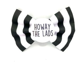 Howay the lads Badge Bow® standard