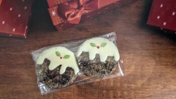 Pack of 2 Xmas pudding biscuits