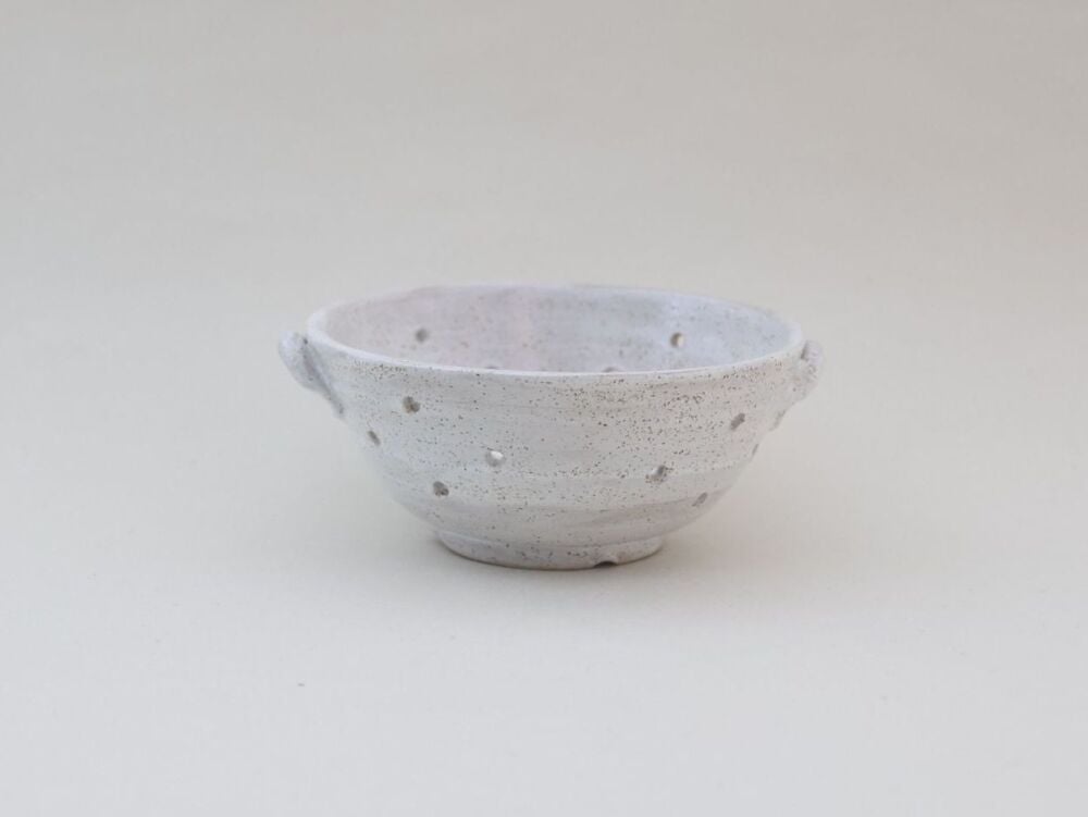 Stoneware Berry Bowl in white speckle - small