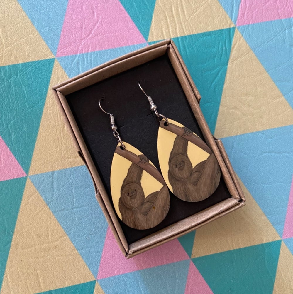 Maned Sloth Earrings - Yellow