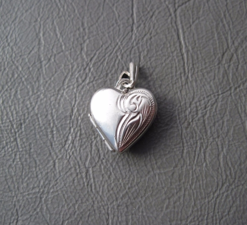 Small vintage sterling silver heart locket