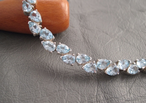 Beautiful sterling silver & Topaz bracelet