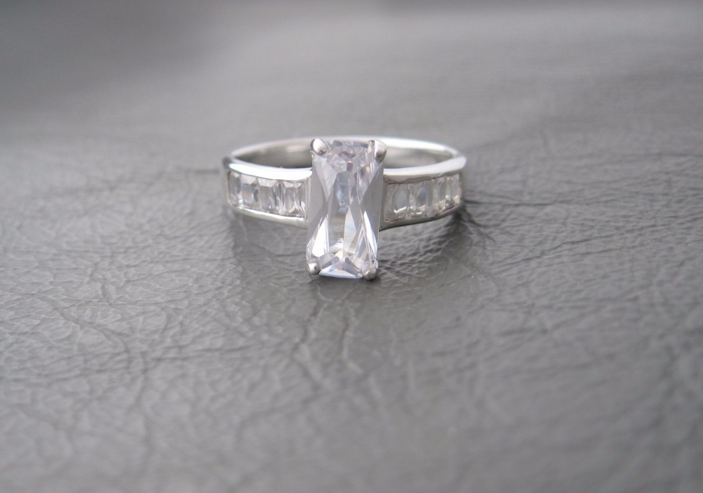 Sterling silver ring with eye-catching rectangular stones
