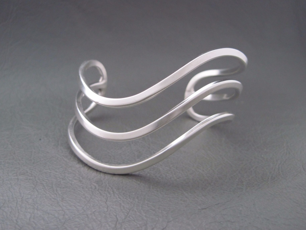 Wide sterling silver tri-band cuff