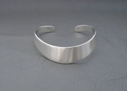 Sleek solid sterling silver graduated wrist cuff