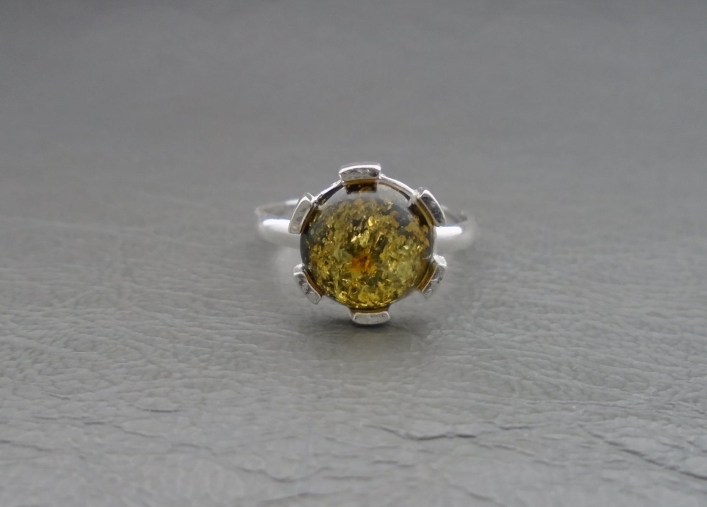 (NEW) Sterling silver ring with a circular green amber cabochon