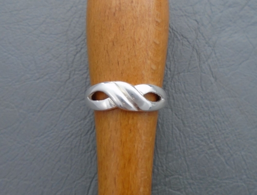 Sterling silver cross-over effect ring