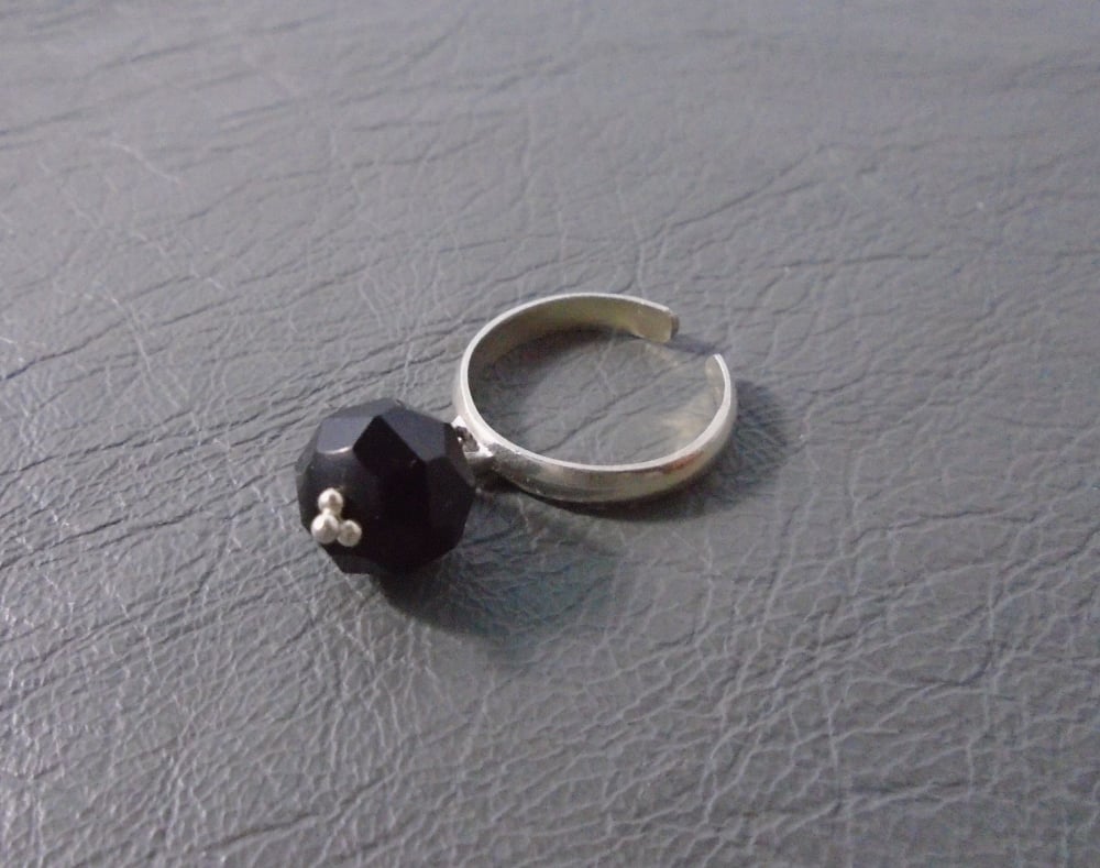 Sterling silver & faceted black bead toe ring