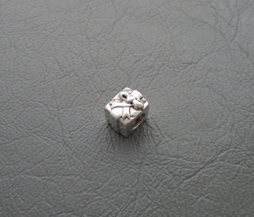 Sterling silver 'present' bead / charm